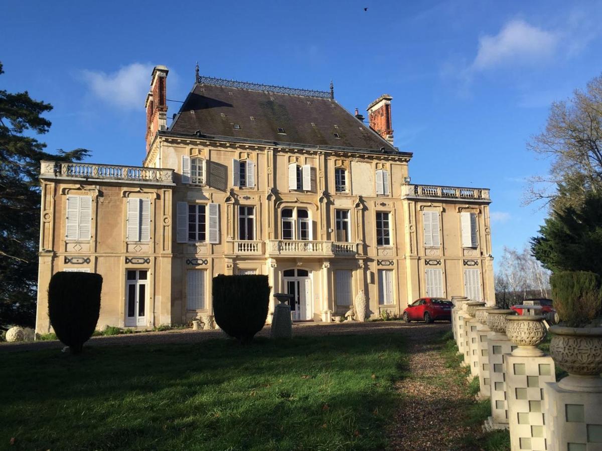 瓦雷讷沃泽勒Chateau Nevers住宿加早餐旅馆 外观 照片